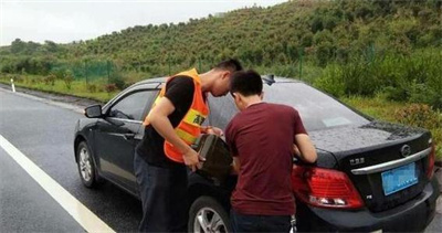  大安山道路救援告诉您汽车在路上没油该怎么办？